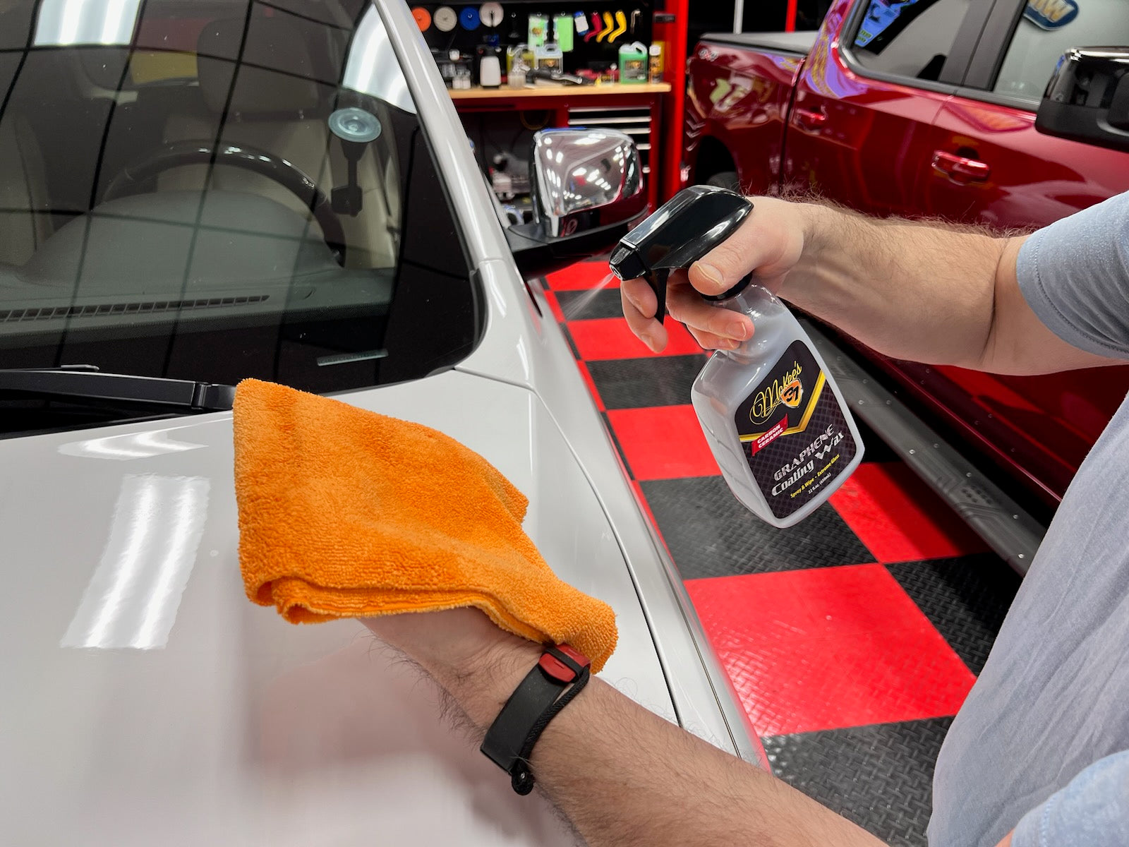 How To Use a Spray Wax